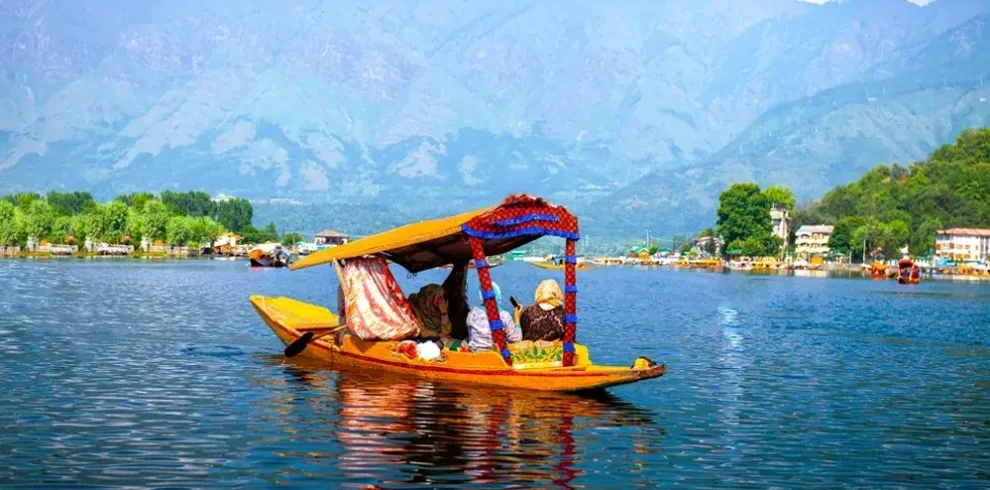 kashmir tour packages bangladesh offer peaceful shikara boat rides on dal lake amid himalayan beauty